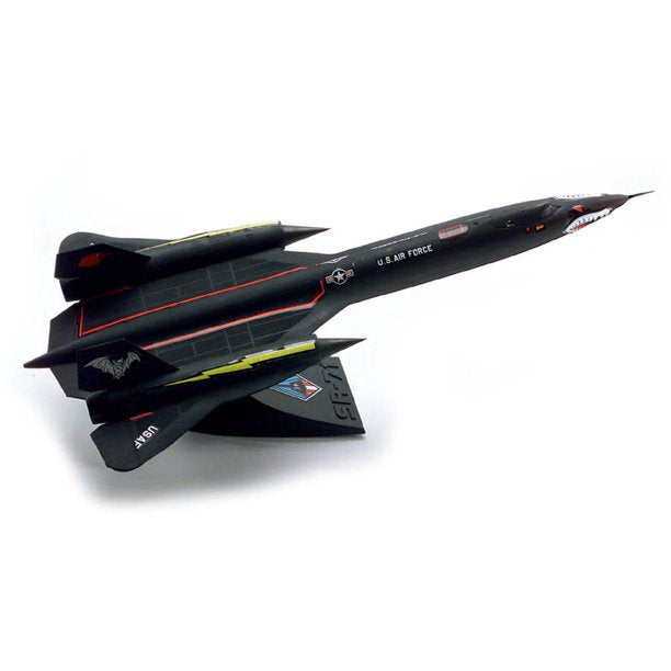 851187 1/110 Snap SR-71A Blackbird Desktop