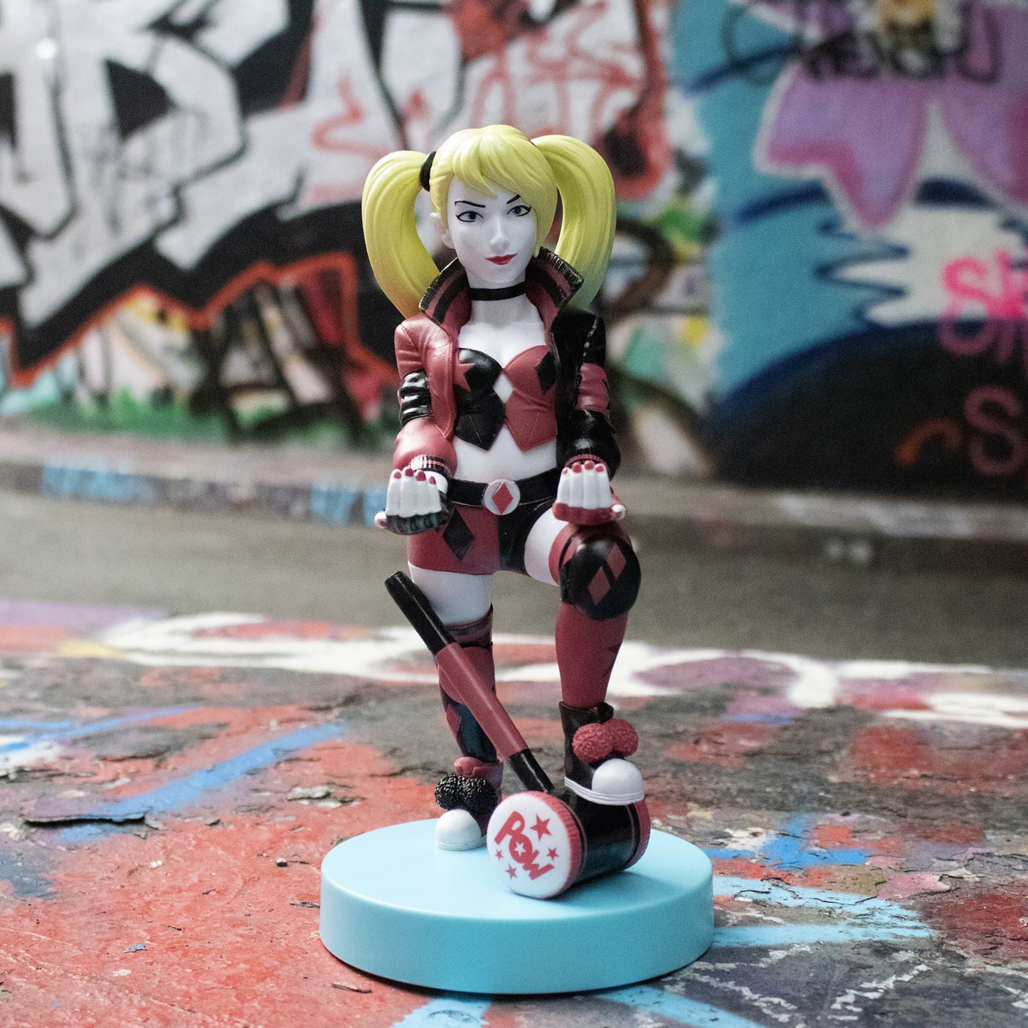 Exquisite Gaming: Warner Bros: Harley Quinn - DC Original Mobile Phone & Gaming Controller Holder, Device Stand, Cable Guys, Licensed Figure