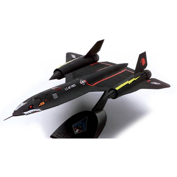 851187 1/110 Snap SR-71A Blackbird Desktop