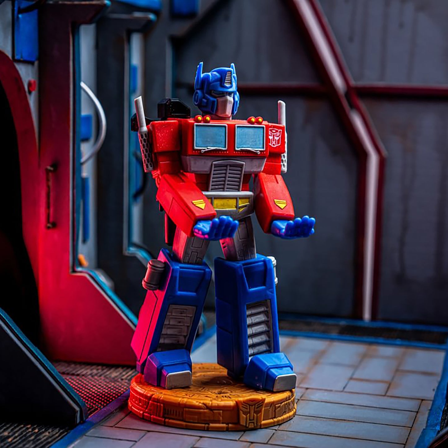 Exquisite Gaming: Transformers: Optimus Prime - Cable Guys Original Controller & Phone Holder, Collectible Device Stand, Officially Licensed Figure