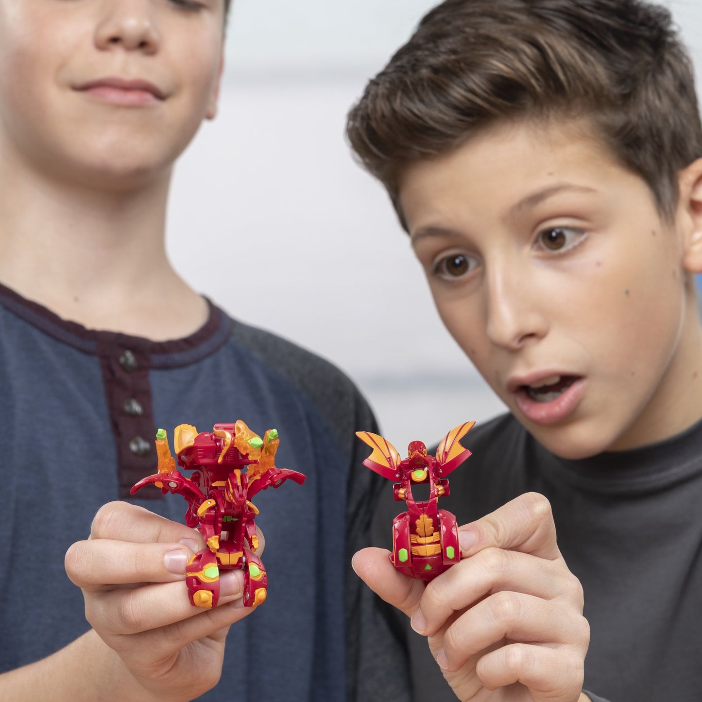 Bakugan  Fused Hydorous x Batrix  2-inch Tall Armored Alliance Collectible Action Figure and Trading Card